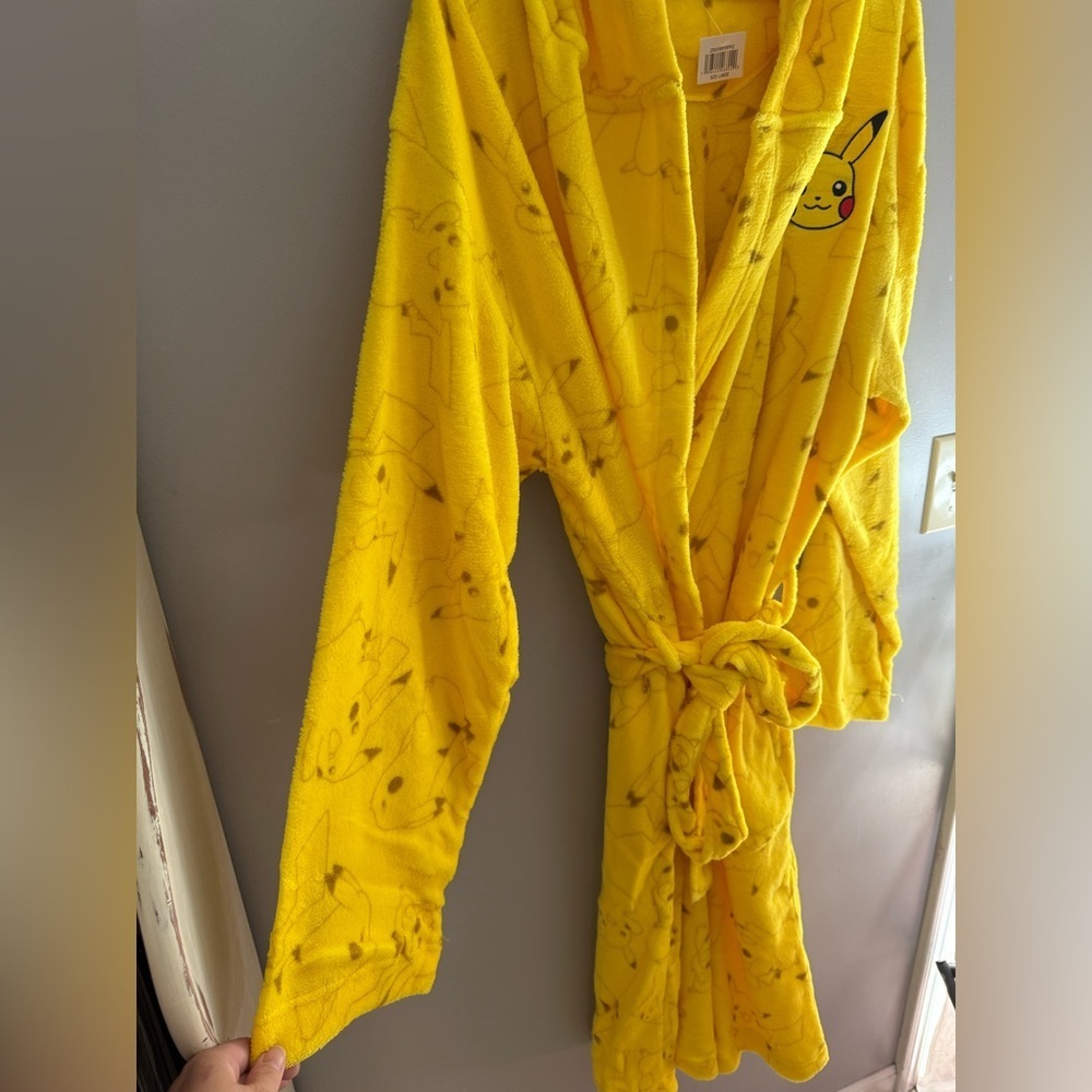 Bioworld Pokémon Pikachu Character Patch Long Sleeve Hooded Robe Mens SZ XL New - Picture 6 of 7
